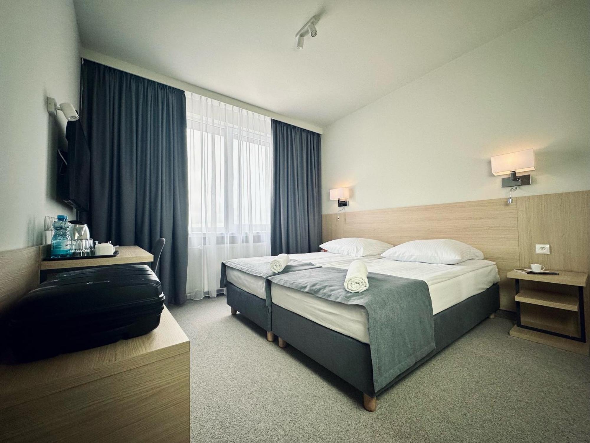 Hotel Turkus ビャウィストク エクステリア 写真